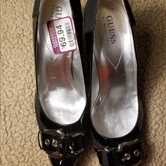NEW!! Guess 7M Black pumps w/silver buckle - Picture 5 of 8